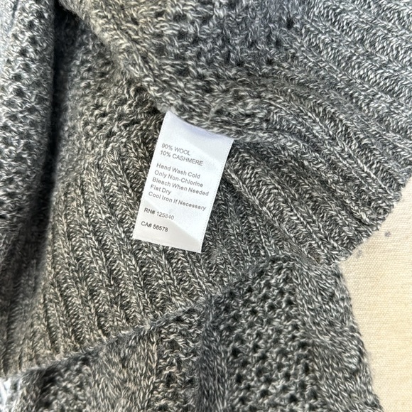 INTERMIX SWEATER SIZE L RARE AND BEAUTIFUL - Picture 4 of 4